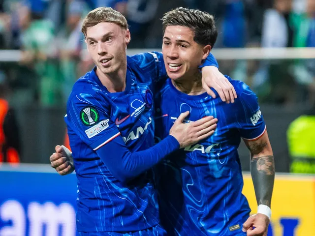 Les joueurs de Chelsea Cole Palmer et Enzo Fernandez célèbrent contre le vrai Betis le 28 mai 2025