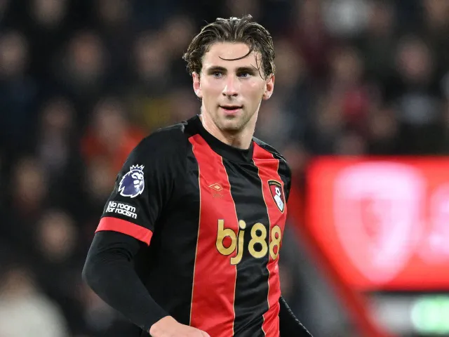 Illya Zabarnyi de Bournemouth en action le 19 octobre 2024