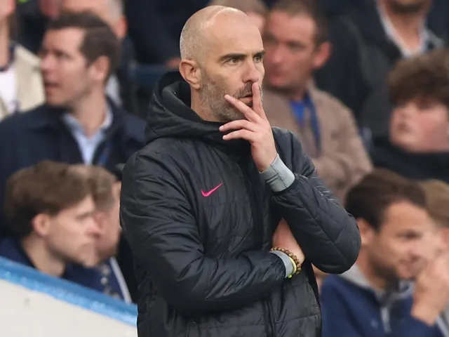 Chelsea Manager Enzo Maresca dans la pensée le 8 mai 2025