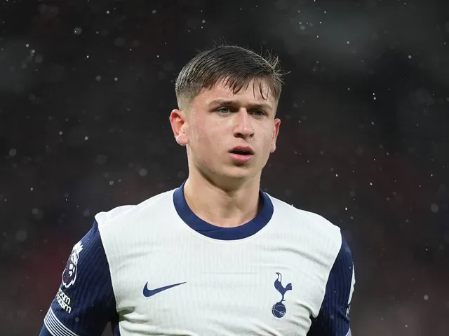 Mikey Moore de Tottenham Hotspur illustré le 3 octobre 2024