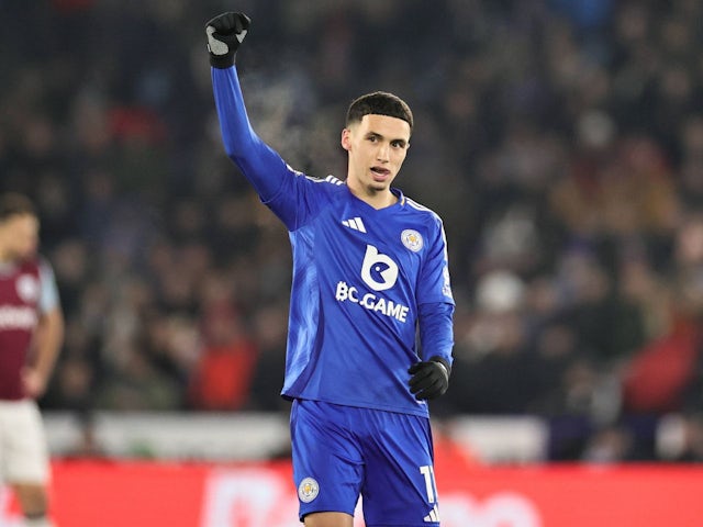 Bilal El Khannouss de Leicester City célèbre après avoir marqué le 3 décembre 2024