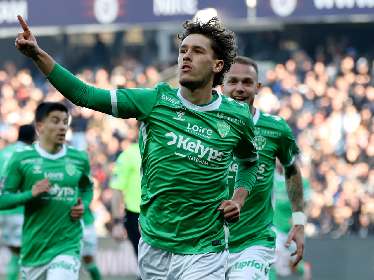 Wolves Transfer News: Saint-Etienne Starlet sur le radar de la Premier League, la division des rivaux de la course ''