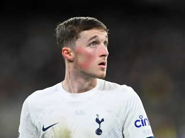 Alfie Devine de Tottenham Hotspur illustré le 22 mai 2024