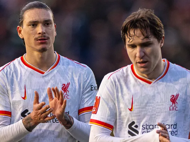 Liverpool confirme l'équipe de tournée de pré-saison de 29 hommes alors que l'attaquant a laissé de côté au milieu de la conversation de transfert