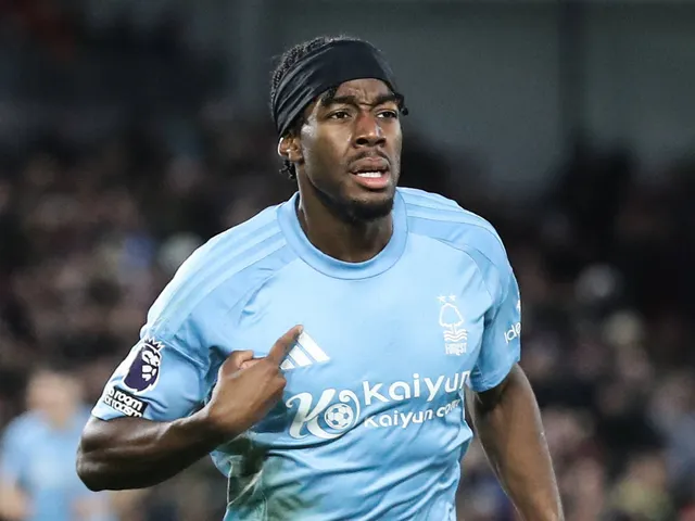 Anthony Elanga de Nottingham Forest célèbre le score le 21 décembre 2024