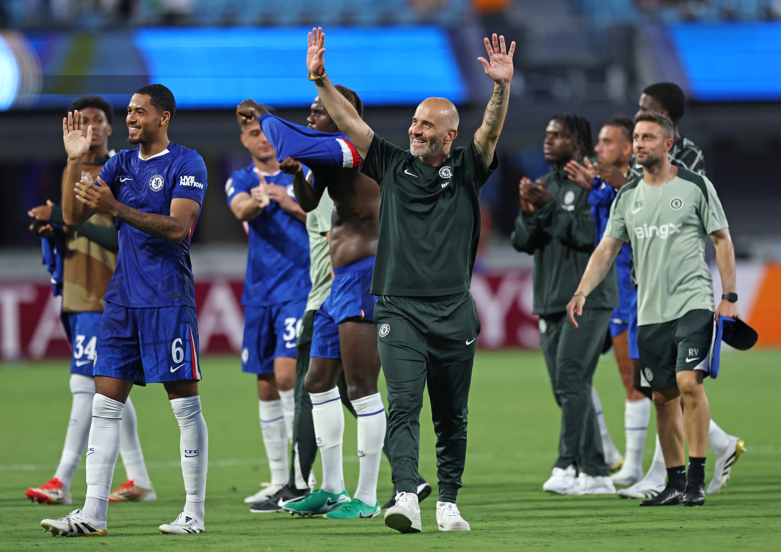 Enzo Maresca and Chelsea players celebrate win over Benfica SL at the FIFA Club World Cup in USA