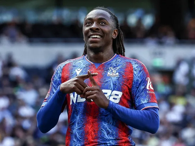 Ebelechi Eze de Crystal Palace lors du choc de son équipe contre Tottenham Hotspur en Premier League, le 11 mai 2025
