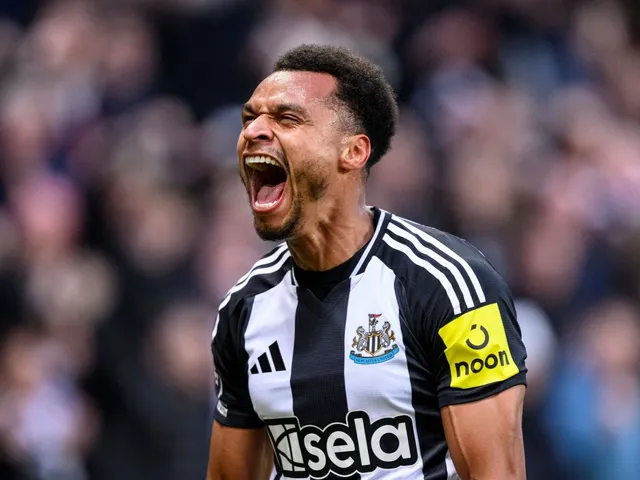 Jacob Murphy célèbre après avoir marqué pour Newcastle United le 16 avril 2025
