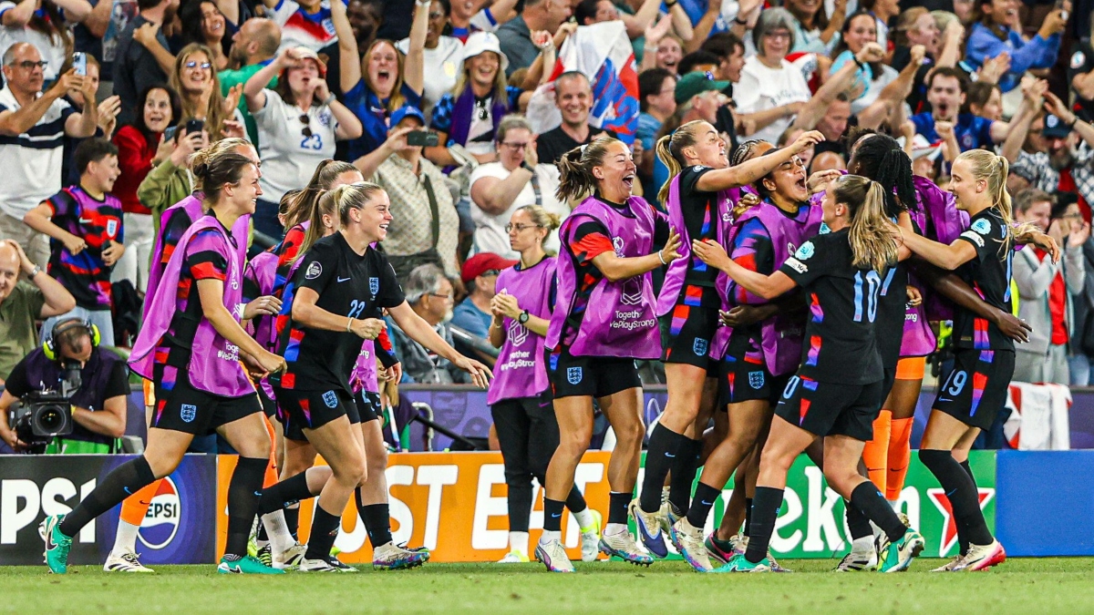 Super sous-marins Agyemang et Kelly envoient des lionnes à une autre finale de l'euro