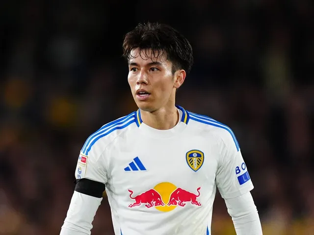 AO Tanaka de Leeds United lors du match de championnat de son équipe contre Sheffield United, le 18 octobre 2024