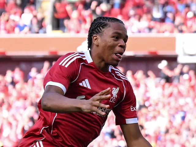 Rio Ngumoha de Liverpool célébrant à Anfield le 4 août 2025