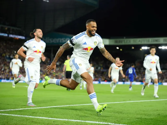 Lukas Nmecha de Leeds United marque un but et célèbre