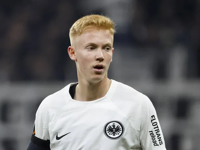 Hugo Larsson d'Eintracht Francfort le 7 novembre 2024
