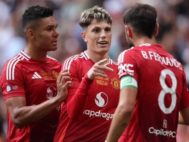 Trio de Manchester United Casemiro, Alejandro Garnacho, Bruno Fernandes le 10 août 2024