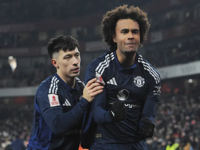 Lisandro Martinez de Manchester United et Joshua Zirkzee le 12 janvier 2025