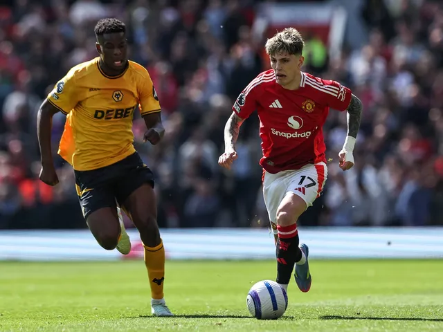Alejandro Garnacho de Manchester United en action contre Wolverhampton Wanderers le 20 avril 2025