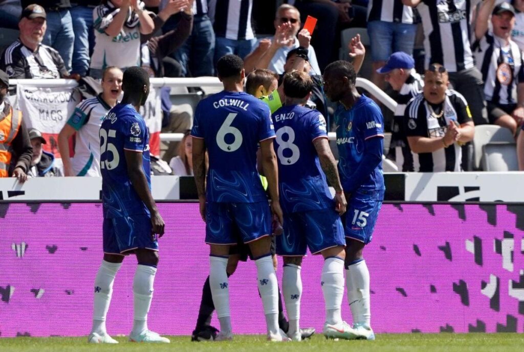 Nicolasjackson voit le rouge pour Chelsea