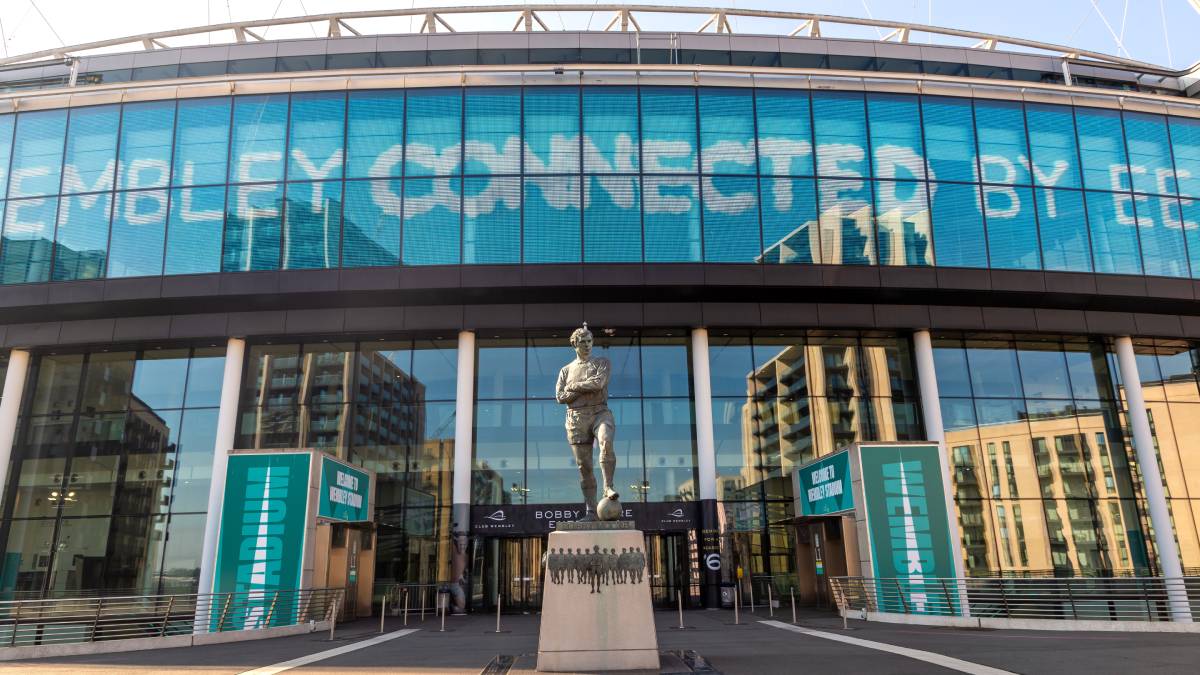 Une photo du sol de football du stade Wembley