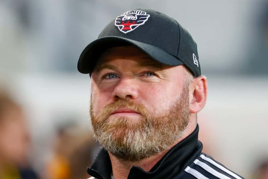 Wayne Rooney appelle à une punition plus sévère envers les abus raciaux après l'incident de Semenyo
