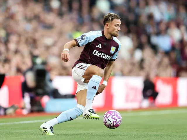 Matty Cash d'Aston Villa lors du match de son équipe contre Crystal Palace, le 31 août 2025