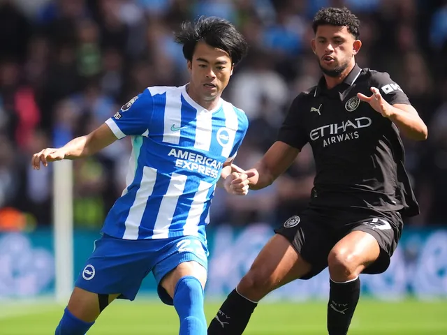 Kaoru Mitoma en action de Brighton & Hove Albion contre Manchester City le 31 août 2025