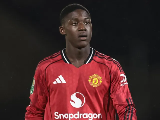 Kobbie Mainoo de Manchester United le 27 août 2025