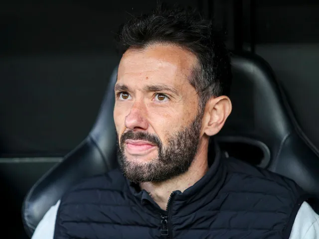 L'entraîneur-chef de Valence Carlos Corberan le 22 avril 2025