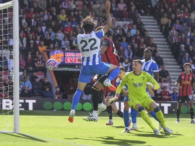 Kaoru Mitoma de Brighton & Hove Albion scores contre Bournemouth, le 13 septembre 2025