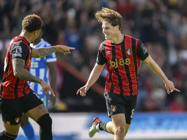 Alex Scott de Bournemouth célèbre le score contre Brighton & Hove Albion, le 13 septembre 2025