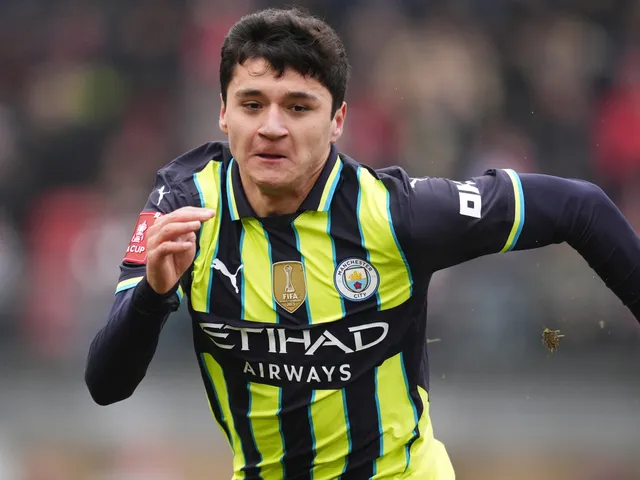 Abdukodir Khusanov de Manchester City illustré le 8 février 2025