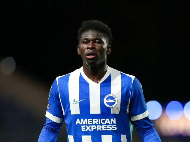 Manchester United Transfer News: Ruben Amorim 'Planning' Carlos Baleba Janvier Swoop en tant que défenseur avec 'Clause de libération'