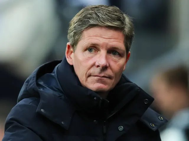 Oliver Glasner: Crystal Palace `` On Edge '' sur l'avenir du manager en tant que situation de la Premier League Club surveille