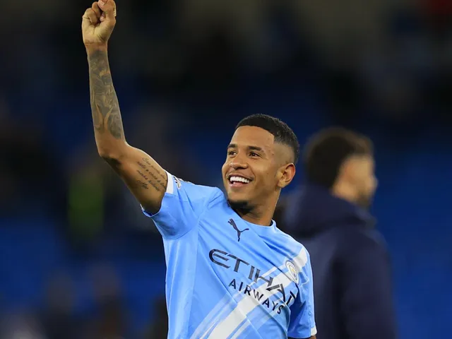 Savinho de Manchester City célèbre le 18 septembre 2025