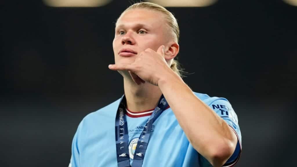 Le footballeur Erling Haaland joue au football pour Man City