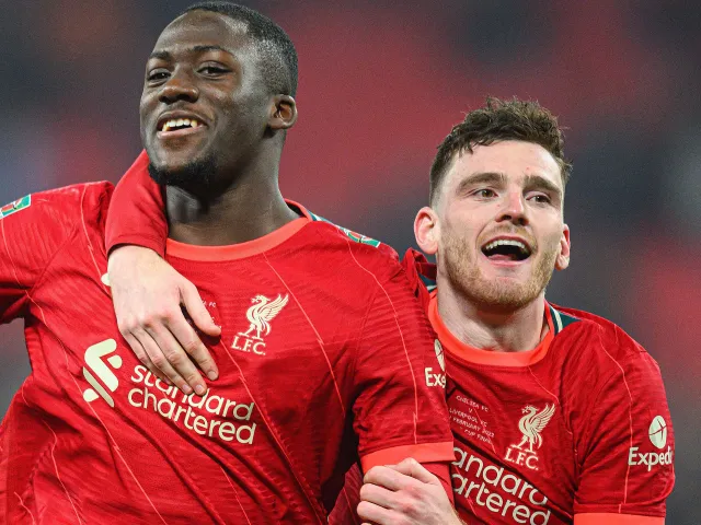 Le défenseur de Liverpool publie une mise à jour de son contrat au milieu des liens de sortie