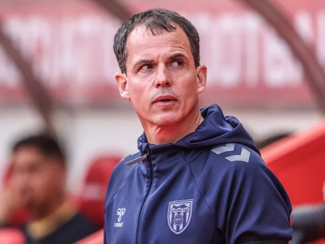 Le manager de Sunderland, Régis Le Bris, envisage le retour de son équipe en Premier League, le 16 août 2025.