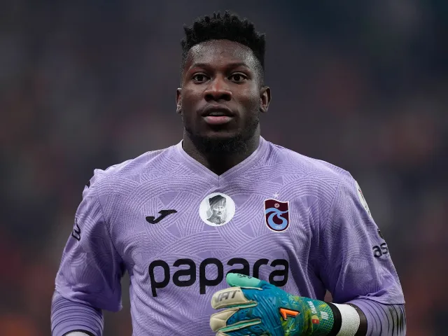 Andre Onana de Trabzonspor est vu lors du match de la Super League turque entre Galatasaray et Trabzonspor