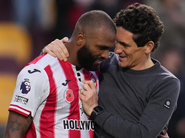 Igor Thiago de Brentford et le manager Keith Andrews à temps plein le 9 novembre 2025