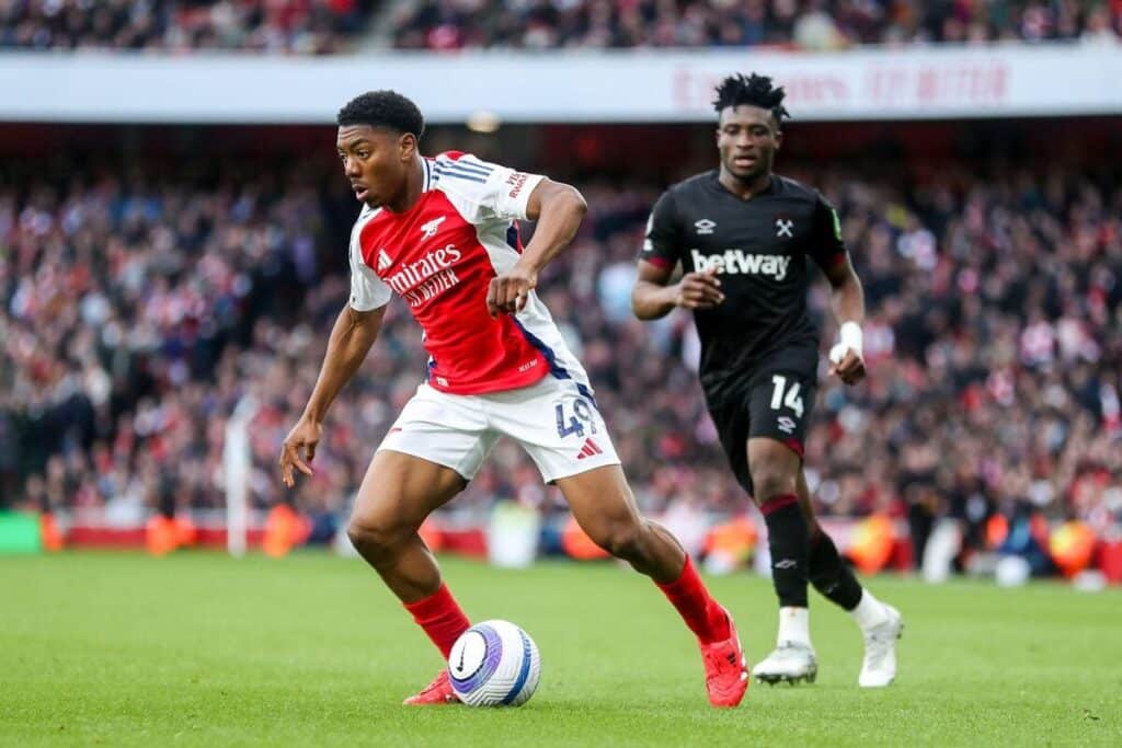 Le footballeur Myles Lewis-Skelly joue pour le club de football d'Arsenal