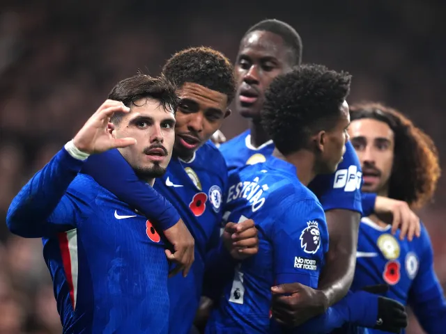 Pedro Neto de Chelsea célèbre son but contre les Wolves le 8 novembre 2025