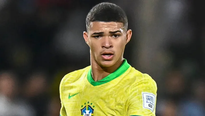 Nouvelles du transfert de Chelsea: les Blues entament des pourparlers pour un défenseur « extrêmement rapide » de 17 ans au milieu de la compétition de Man Utd