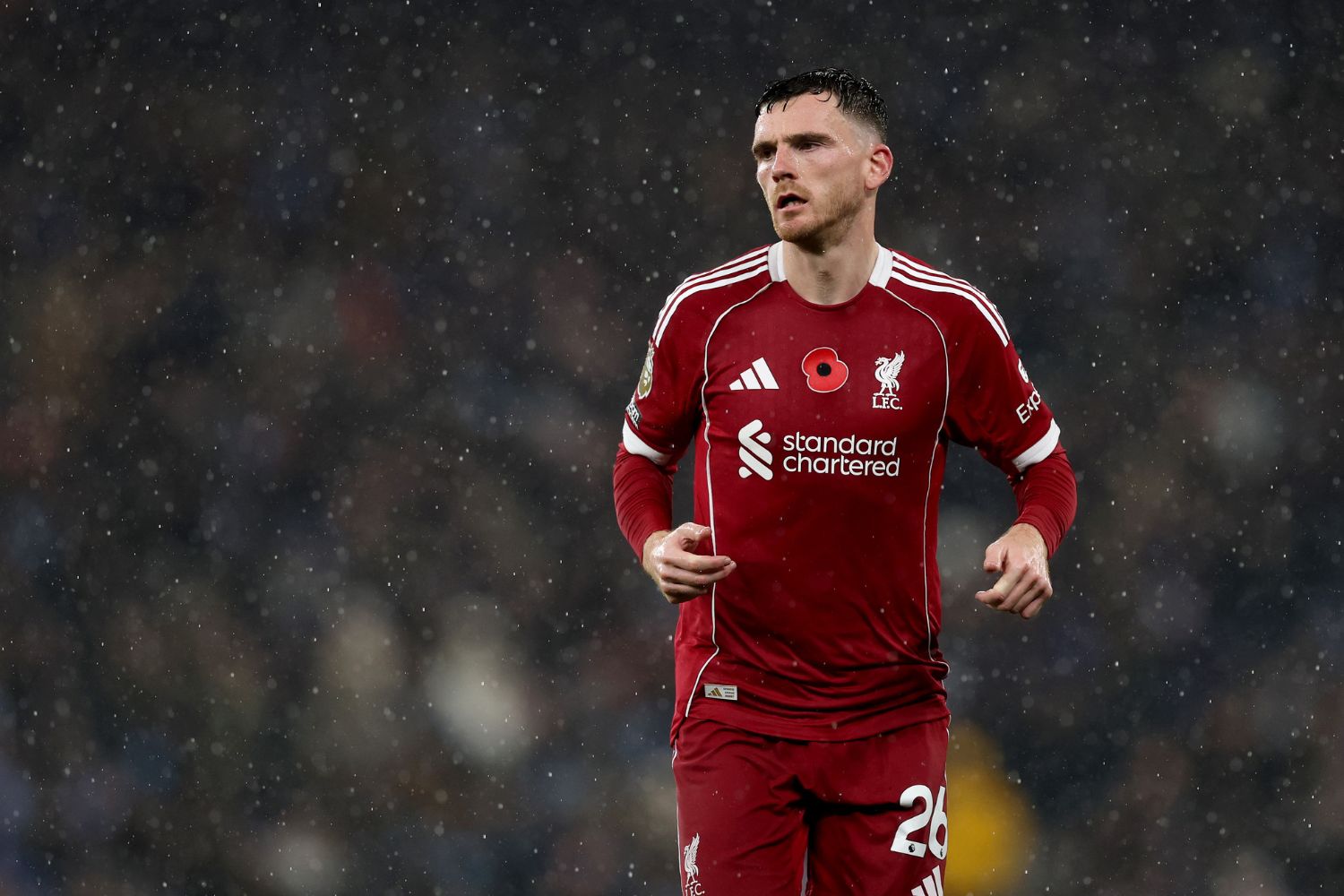 Andy Robertson en action contre Manchester City