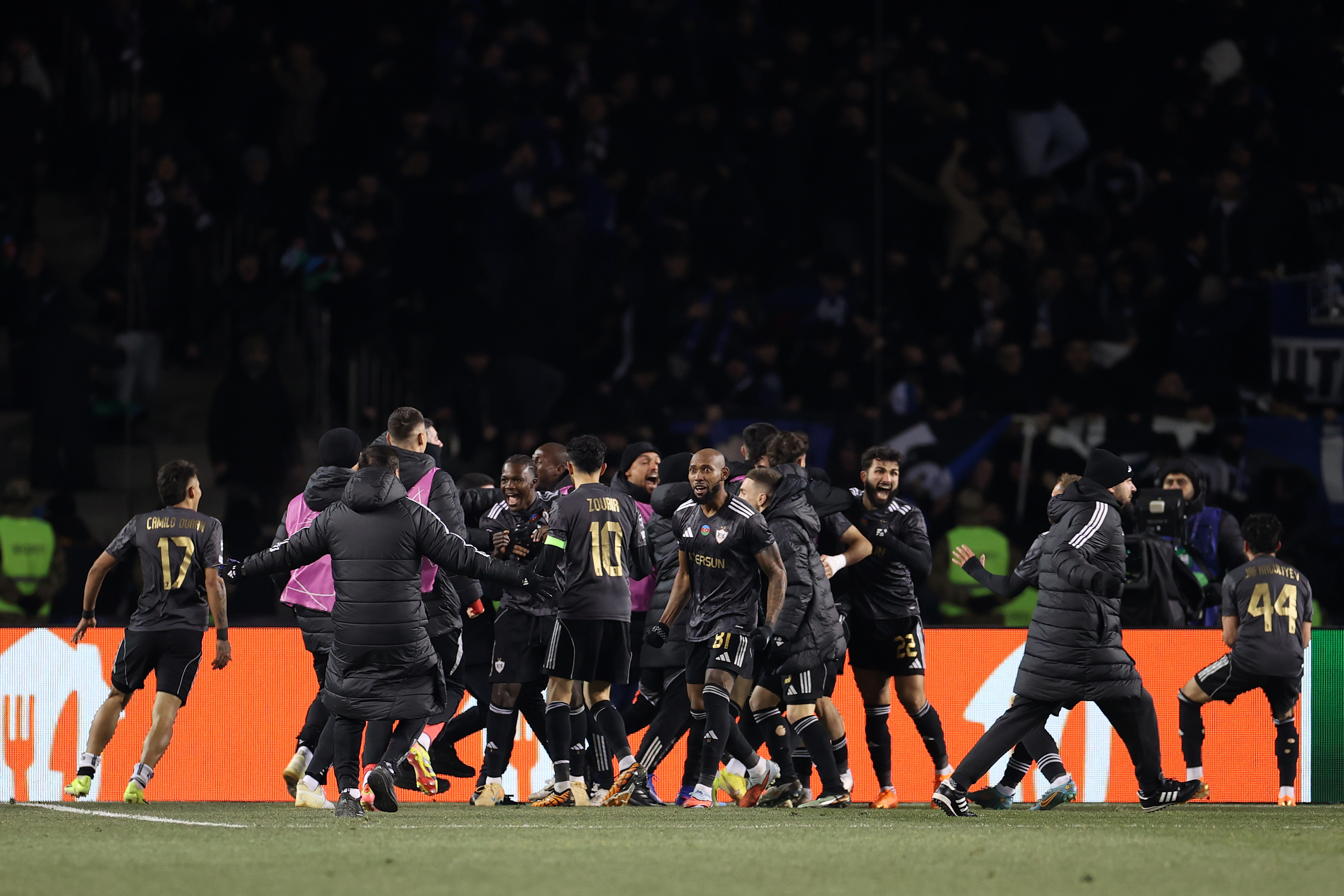 Qarabag célèbre sa victoire 3-2 contre l'Eintracht Francfort mercredi soir