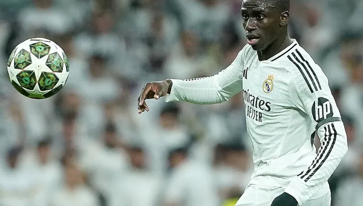 Nouvelles du transfert du Real Madrid: le défenseur des Blancos "reçoit une offre" du club de Premier League
