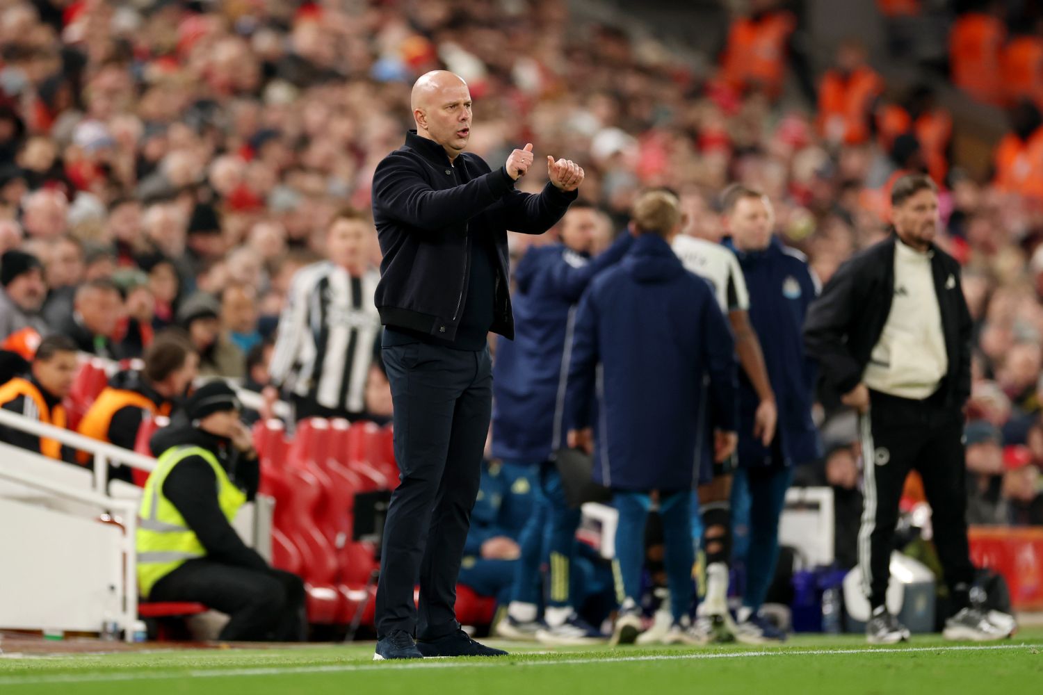 Arne Slot entraîne Liverpool contre Newcastle