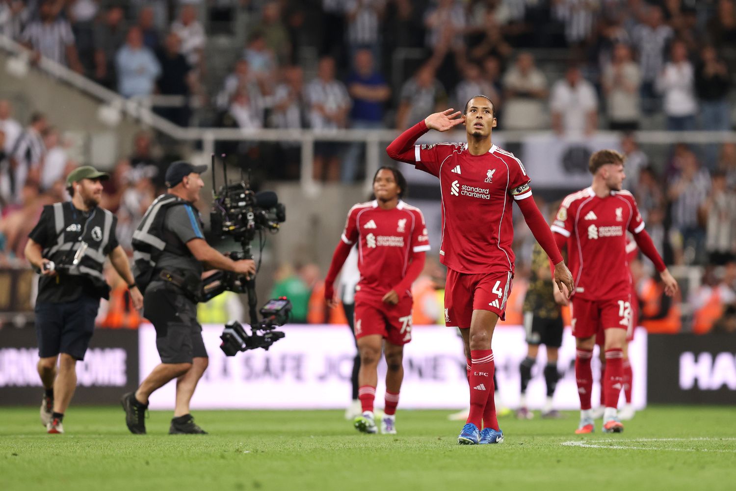 Virgil van Dijk fait la fête contre Newcastle