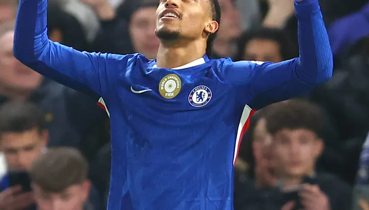 Chelsea contre Leeds : Joao Pedro rejoint le club exclusif des buteurs de Premier League avec une délicieuse puce