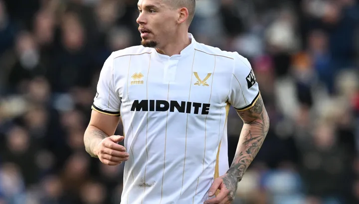 Regardez Kalvin Phillips, prêté par Man City, être expulsé après avoir choqué le derby de Sheffield