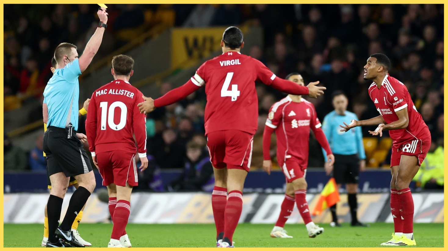 Ryan Gravenberch reçoit un carton jaune