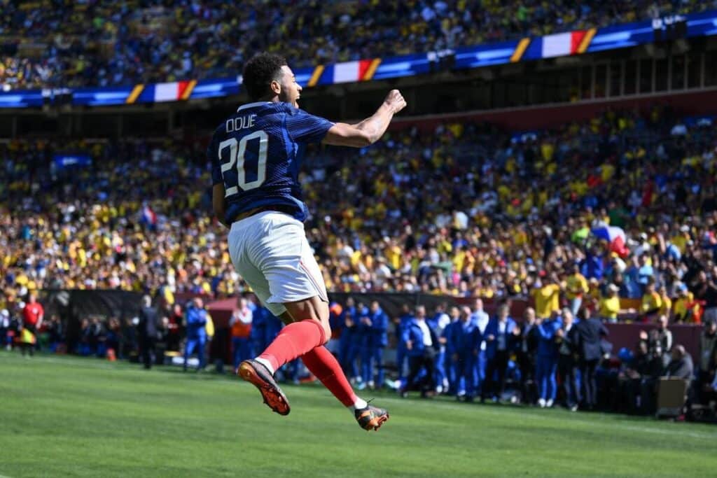 Désiré Doué célèbre le but de la France